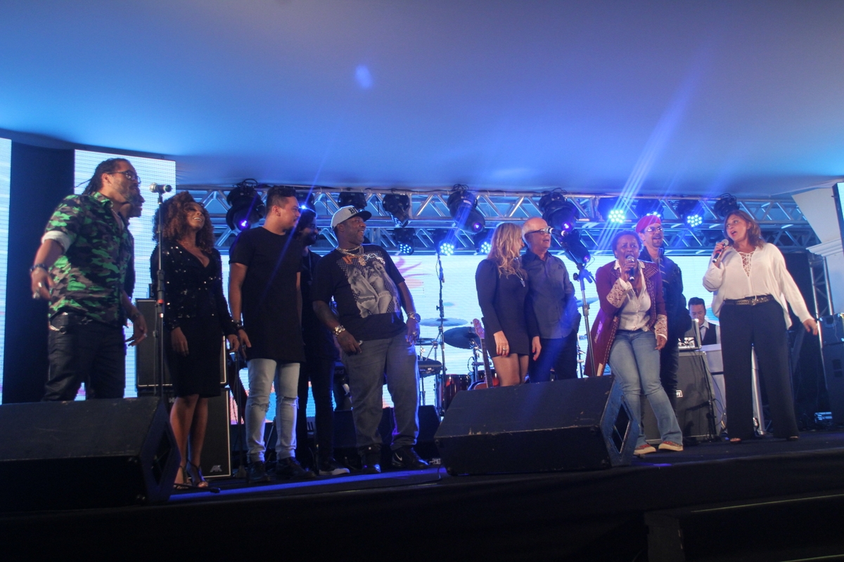 Encontro de músicos no palco da Festa Nacional da Música 2015 (foto de Graça Paes)